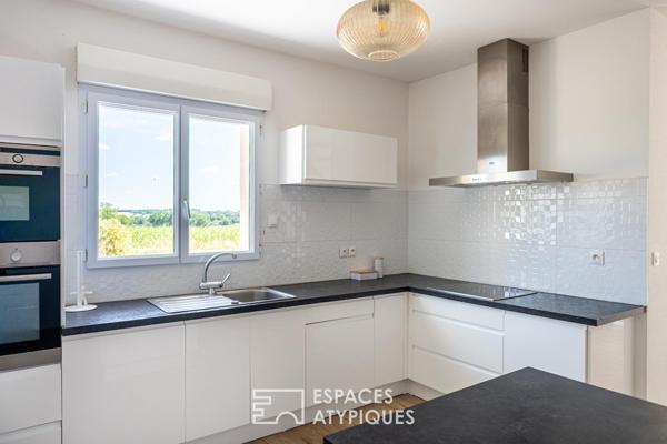 Une maison moderne au panorama préservé