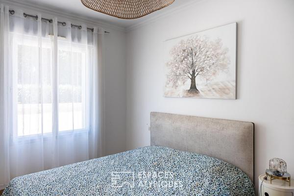Une maison moderne au panorama préservé