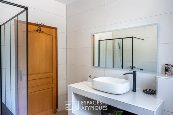 Une maison moderne au panorama préservé