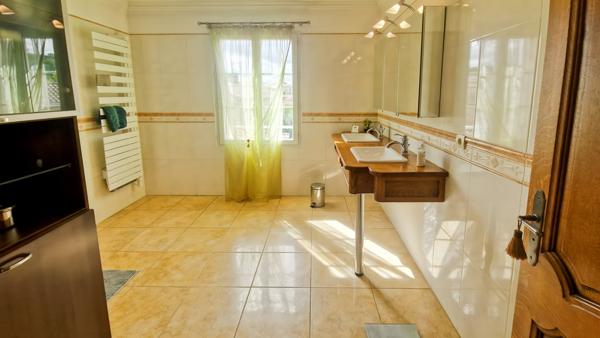 Uzès (30700) Belle villa avec piscine à vendre proche Uzès