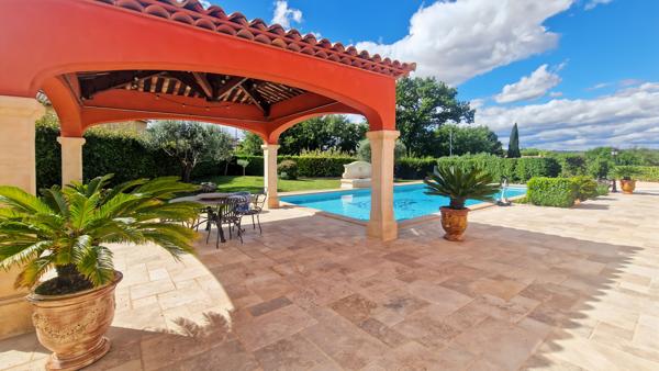 Uzès (30700) Belle villa avec piscine à vendre proche Uzès