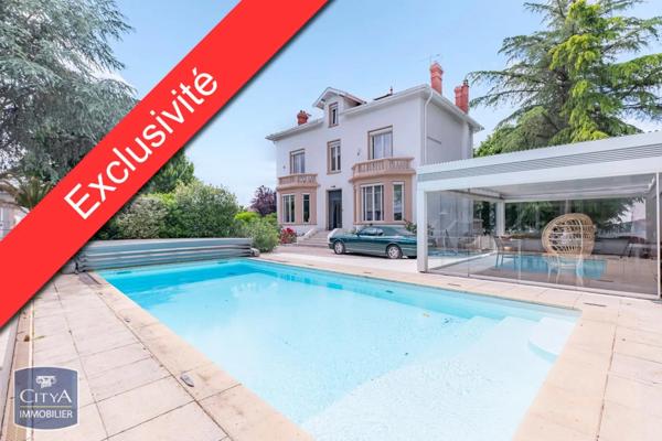 Vente maison 9 pièces de 230m²
