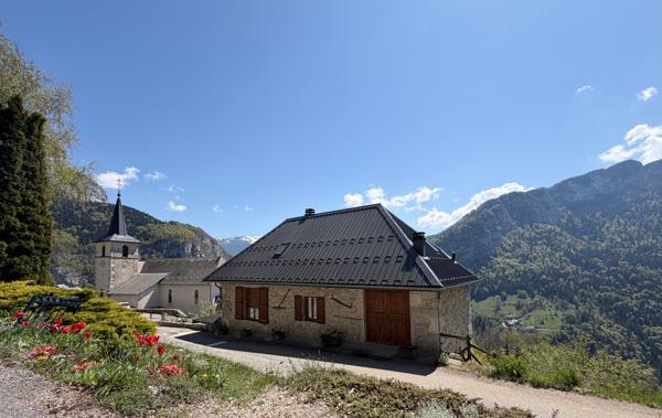 Corbel (73160) Magnifique maison en pierre - entièrement rénovée - Vue dominante imprenable - exceptionnelle - 25mn Chambéry