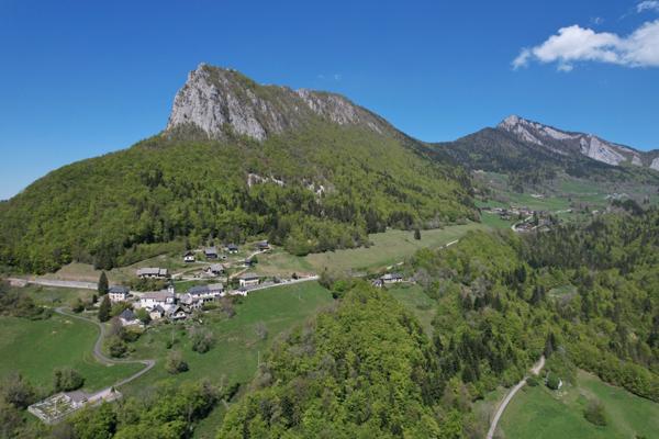 Corbel (73160) Magnifique maison en pierre - entièrement rénovée - Vue dominante imprenable - exceptionnelle - 25mn Chambéry