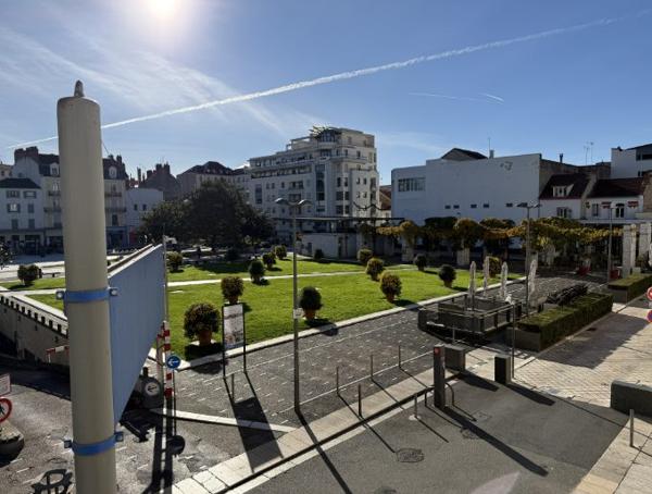03200 VICHY EMPLACEMENT STRATÉGIQUE 2 APPARTEMENTS 6 PIÈCES COEUR DE VILLE.