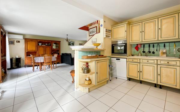 Maison à vendre    5 pièces • 99,01 m2 Fréjus