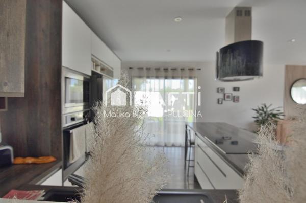 Plain-pied récent 3 chambres + bureau – Parfait état