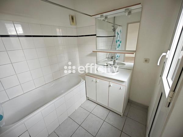 Appartement
         2 pièces
        - 45 m² Exclusivité 90 000 € *
