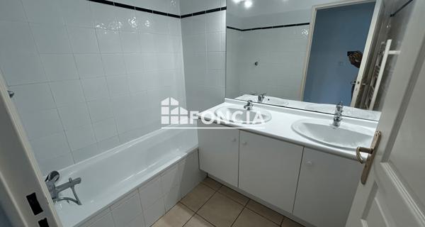 Location Appartement 3 pièces 80.42 m² - Genas 69740