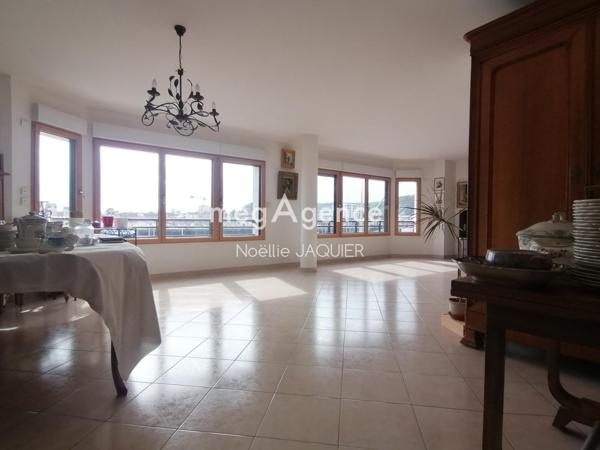 Appartement à CHERBOURG-EN-COTENTIN, 50100 - 6 pièces 174m²