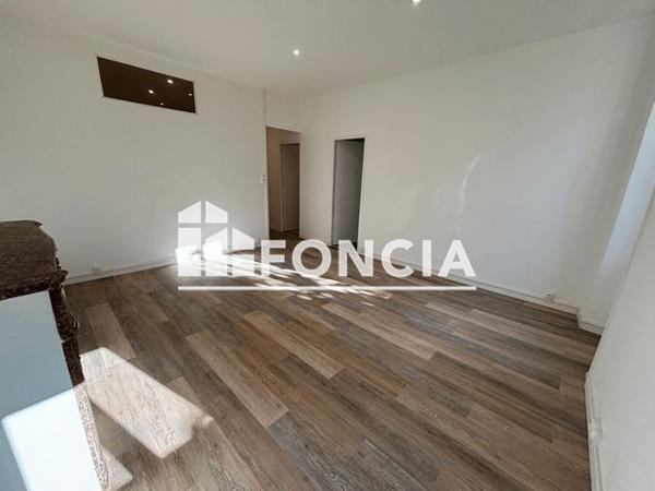 Location Appartement 2 pièces 40 m² - 51 RUE SAUVEUR TOBELEM Marseille 07 13007