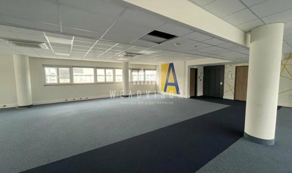 A LOUER : BUREAUX DE 218 M² AVEC 7 STATIONNEMENTS PRIVATIFS EN SOUS SOL