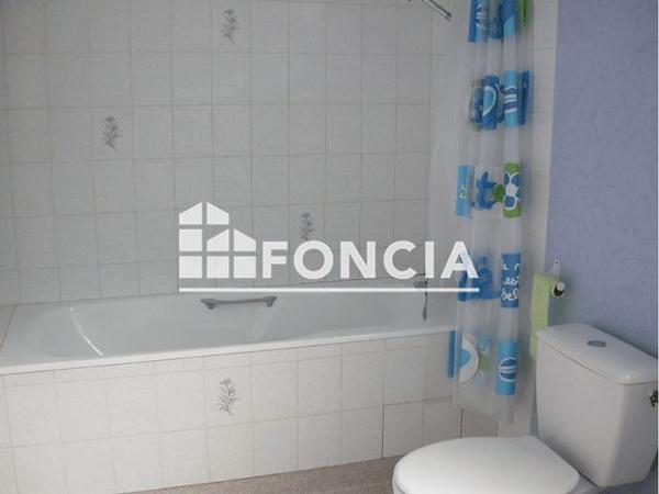 Location Appartement 2 pièces 49.7 m² - 14 PLACE CARNOT La Chartre Sur Le Loir 72340