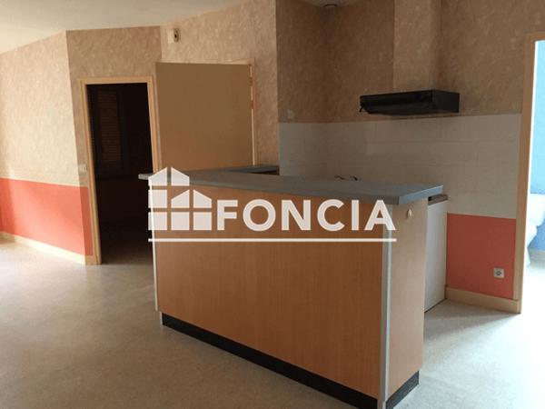 Location Appartement 2 pièces 49.7 m² - 14 PLACE CARNOT La Chartre Sur Le Loir 72340