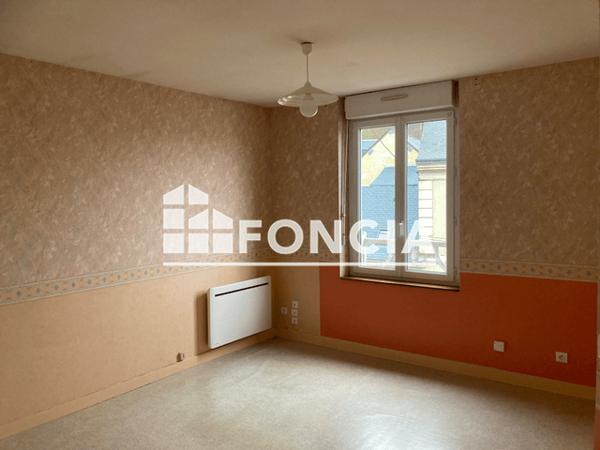 Location Appartement 2 pièces 49.7 m² - 14 PLACE CARNOT La Chartre Sur Le Loir 72340