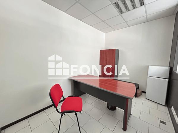 Location Local commercial 4 pièces 61.33 m² - 16 AVENUE GEORGUES POMPIDOU Nimes 30900