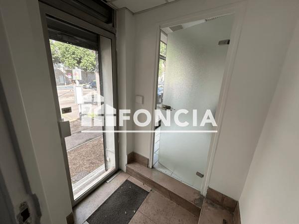 Location Local commercial 4 pièces 61.33 m² - 16 AVENUE GEORGUES POMPIDOU Nimes 30900