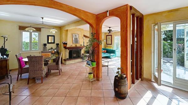 Belle maison individuelle de 220 m2 (184 m2 carrez)sur un sous-sol total