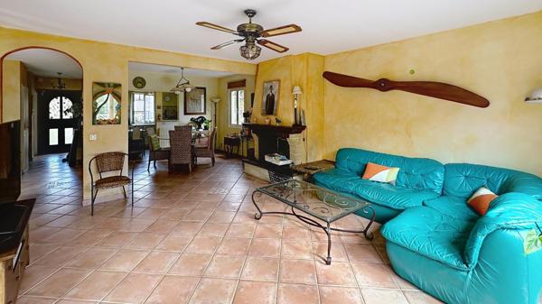 Belle maison individuelle de 220 m2 (184 m2 carrez)sur un sous-sol total