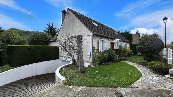 Belle maison individuelle de 220 m2 (184 m2 carrez)sur un sous-sol total