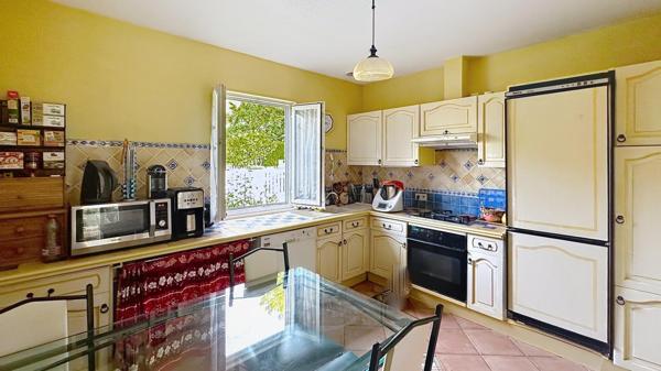 Belle maison individuelle de 220 m2 (184 m2 carrez)sur un sous-sol total