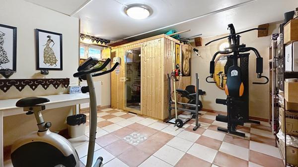 Belle maison individuelle de 220 m2 (184 m2 carrez)sur un sous-sol total