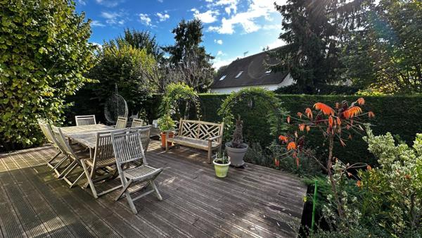 Belle maison individuelle de 220 m2 (184 m2 carrez)sur un sous-sol total