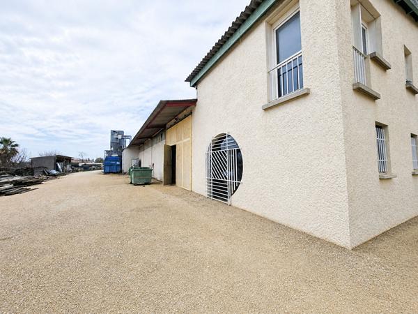 EXCLUSIVITE - AVIGNON - MORIERES LES AVIGNON - ENTREPÔTS + BUREAUX 1150 m²  sur 3400 m² de terrain
