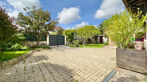 MAISON 7 PIÈCES 146M2 À ATHIS MONS, CALME ET ÉNERGIE SOLAIRE