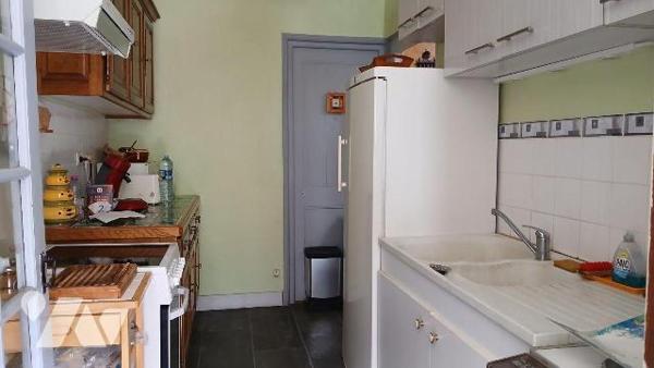 Maison construite en briques, proche du centre ville comprenant :  

  - Au rez de chaussée :...