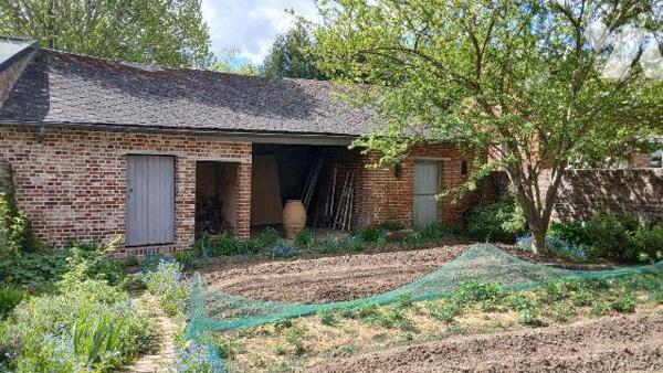 Maison construite en briques, proche du centre ville comprenant :  

  - Au rez de chaussée :...