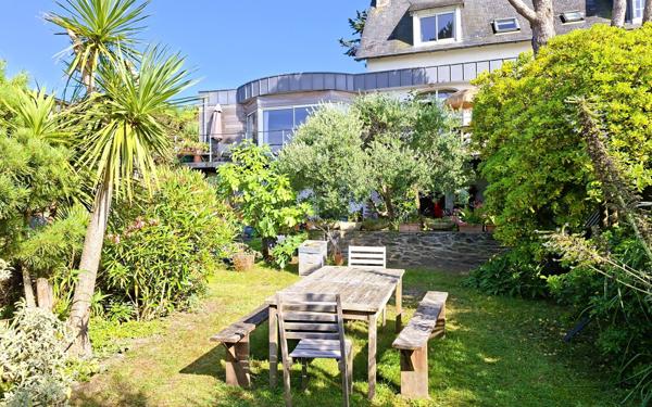 Maison à vendre    5 pièces •  Locquirec