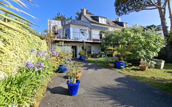 Maison à vendre    5 pièces •  Locquirec