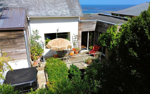 Maison à vendre    5 pièces •  Locquirec