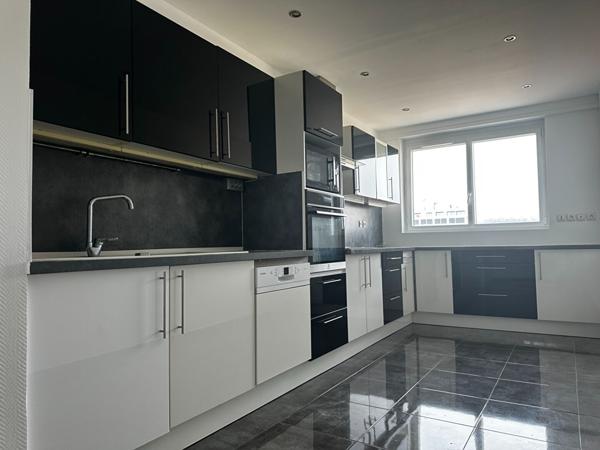 NANCY - Appartement 118 m² - Dernier étage avec balcon, garage et cave