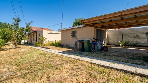2 maisons indépendante plus un garage sur une parcelle de 550m2 proche tramway