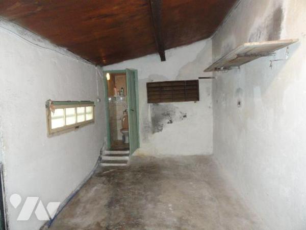 Maison de ville de 129 m² habitables proche de toutes commodités avec cour et garage. Elle se c...