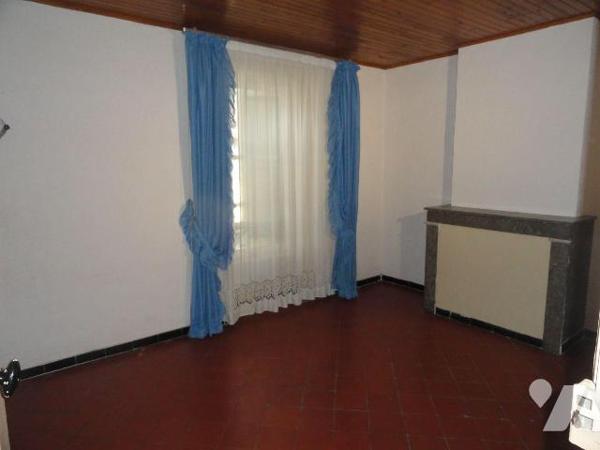 Maison de ville de 129 m² habitables proche de toutes commodités avec cour et garage. Elle se c...