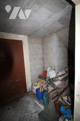 Cette maison de 70 m², construite en 1983 sur un terrain de 432 m²,comprend au rez-de-chaussée ...