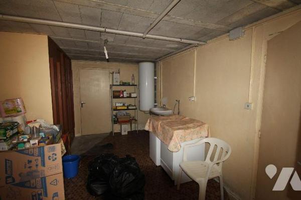 Cette maison de 70 m², construite en 1983 sur un terrain de 432 m²,comprend au rez-de-chaussée ...