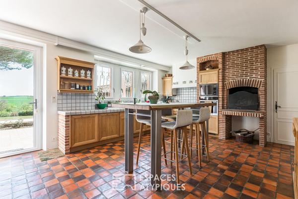 Bâtisse de charme avec dépendance, parc et piscine