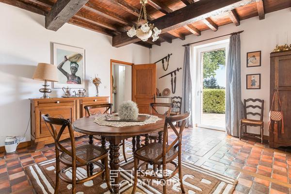 Bâtisse de charme avec dépendance, parc et piscine