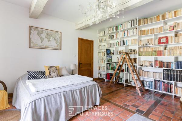 Bâtisse de charme avec dépendance, parc et piscine