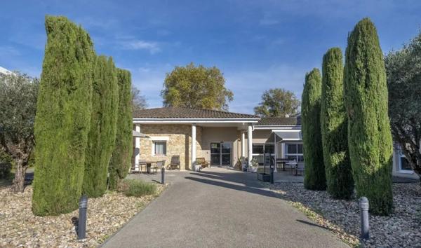 INVESTISSEMENT LOCATIF – Jonzac – Résidence EHPAD Résidence du Bourg Nouveau – 6.55 % de rentabilité