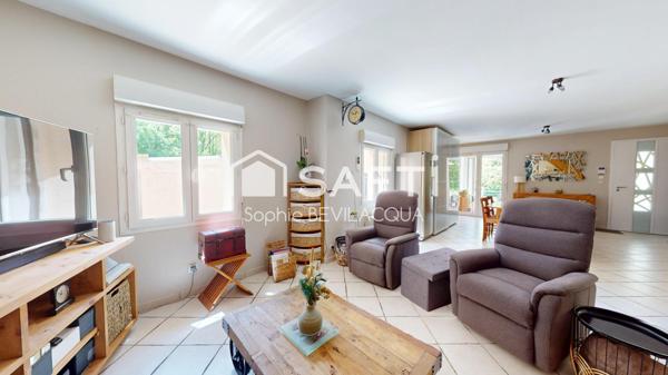 MAISON INDIVIDUELLE SANS VIS A VIS AVEC TERRAIN ET HANGAR