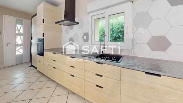 MAISON INDIVIDUELLE SANS VIS A VIS AVEC TERRAIN ET HANGAR