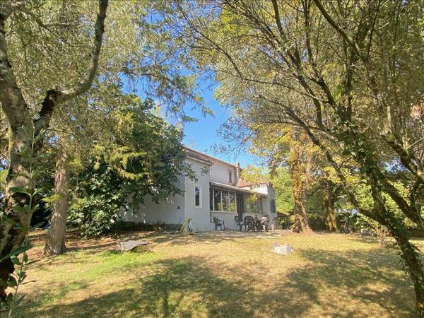 Maison à vendre |  Monbahus |  4 pièces | 135 m²