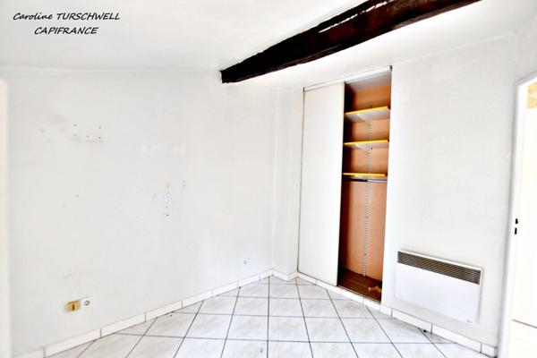 SOLLIES TOUCAS (83) - IMMEUBLE/MAISON DE VILLAGE DE 2 APPARTEMENTS + 1 LOCAL