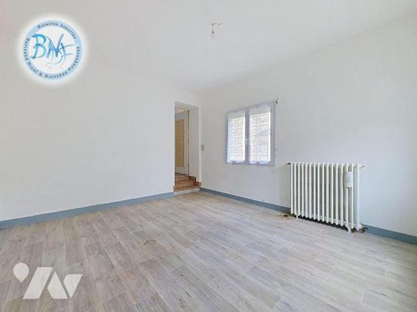 Travaux à prévoir
Cette maison de ville développée sur trois niveaux offre un beau potentiel d...