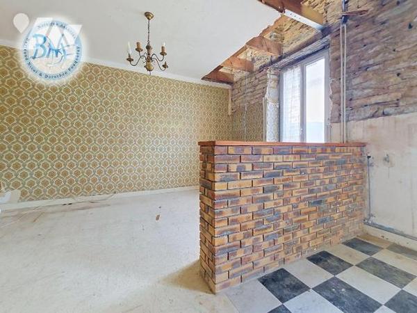 Travaux à prévoir
Cette maison de ville développée sur trois niveaux offre un beau potentiel d...